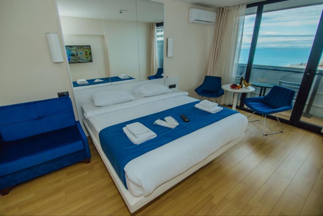 Апартаменты Royal Sea Breeze Батуми Экстерьер фото