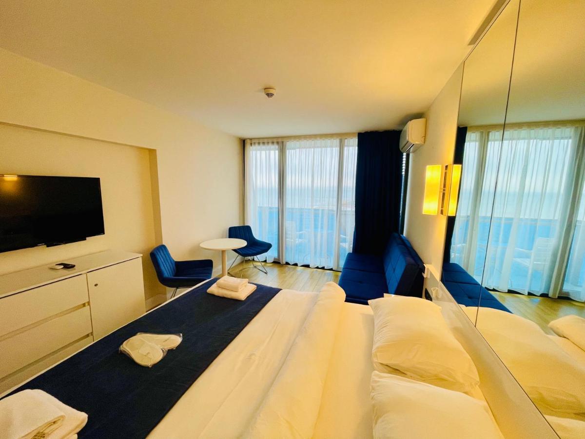 Апартаменты Royal Sea Breeze Батуми Экстерьер фото